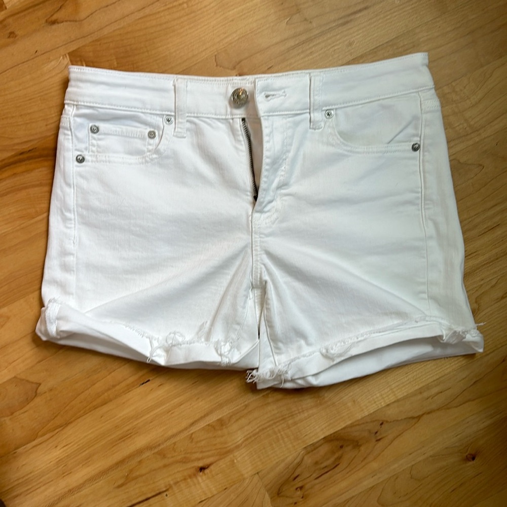AE Midi Super Stretch White denim shorts